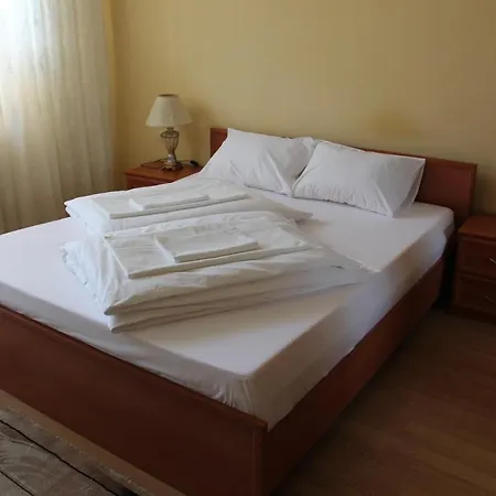 Spacious In Lively Area Apartment