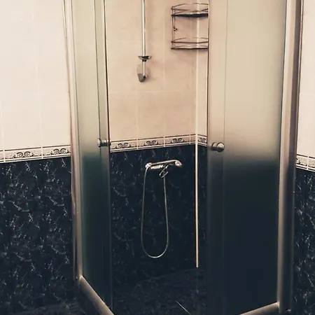 Apartment Spacious In Lively Area *