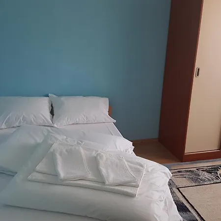 Apartament Spacious In Lively Area *