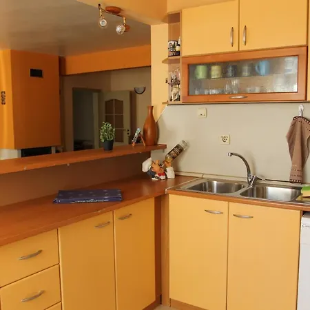 Spacious In Lively Area *