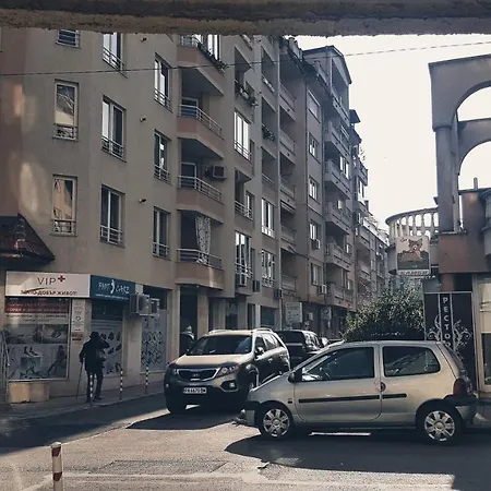 Spacious In Lively Area *